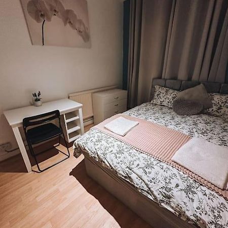 Spacious 3 Bedroom Flat In Stockwell Лондон Екстер'єр фото